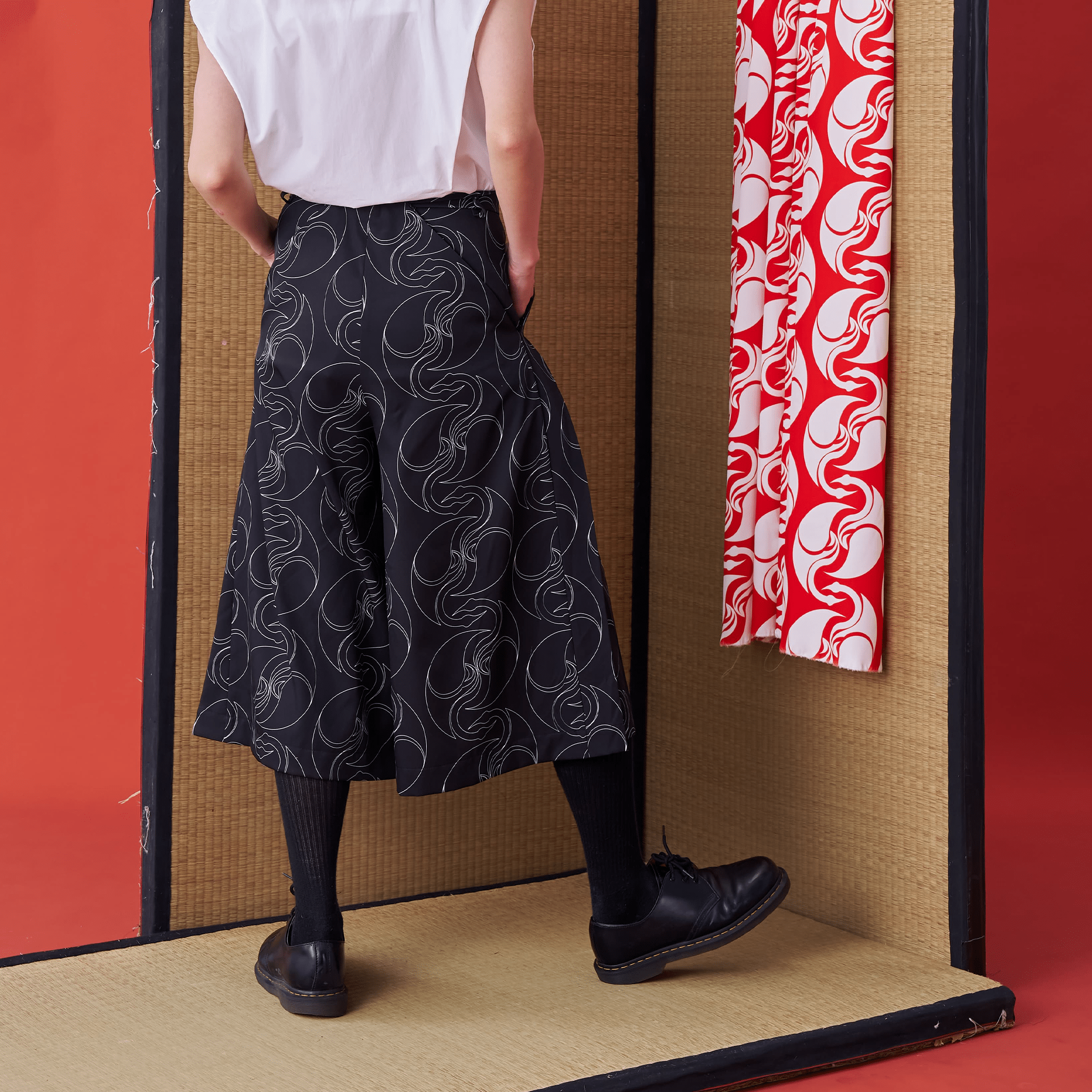 Japanese-style Short Wide-leg Trousers with Back Panel - Avant Gardist
