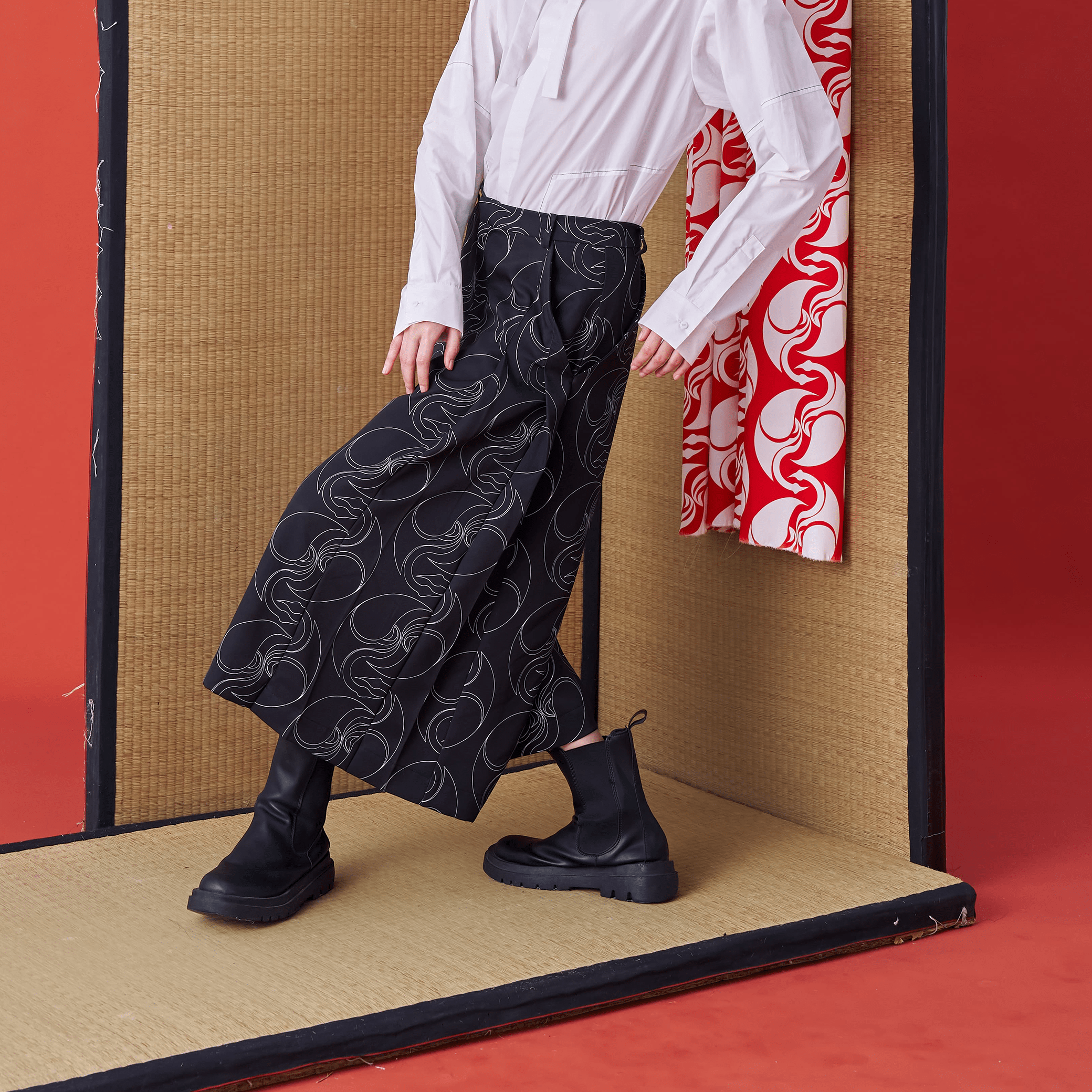 Japanese-style Short Wide-leg Trousers with Back Panel - Avant Gardist