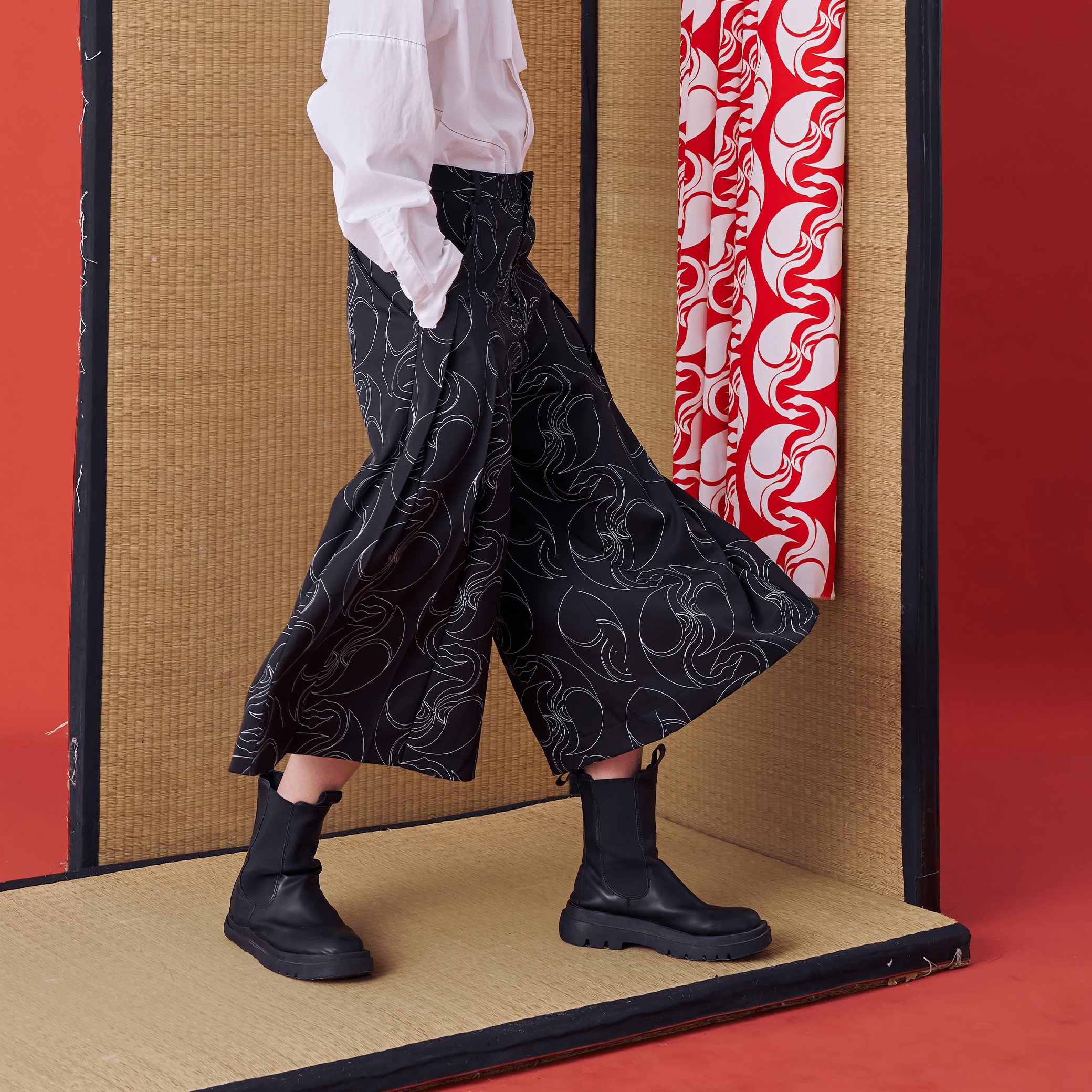 Japanese-style Short Wide-leg Trousers with Back Panel - Avant Gardist
