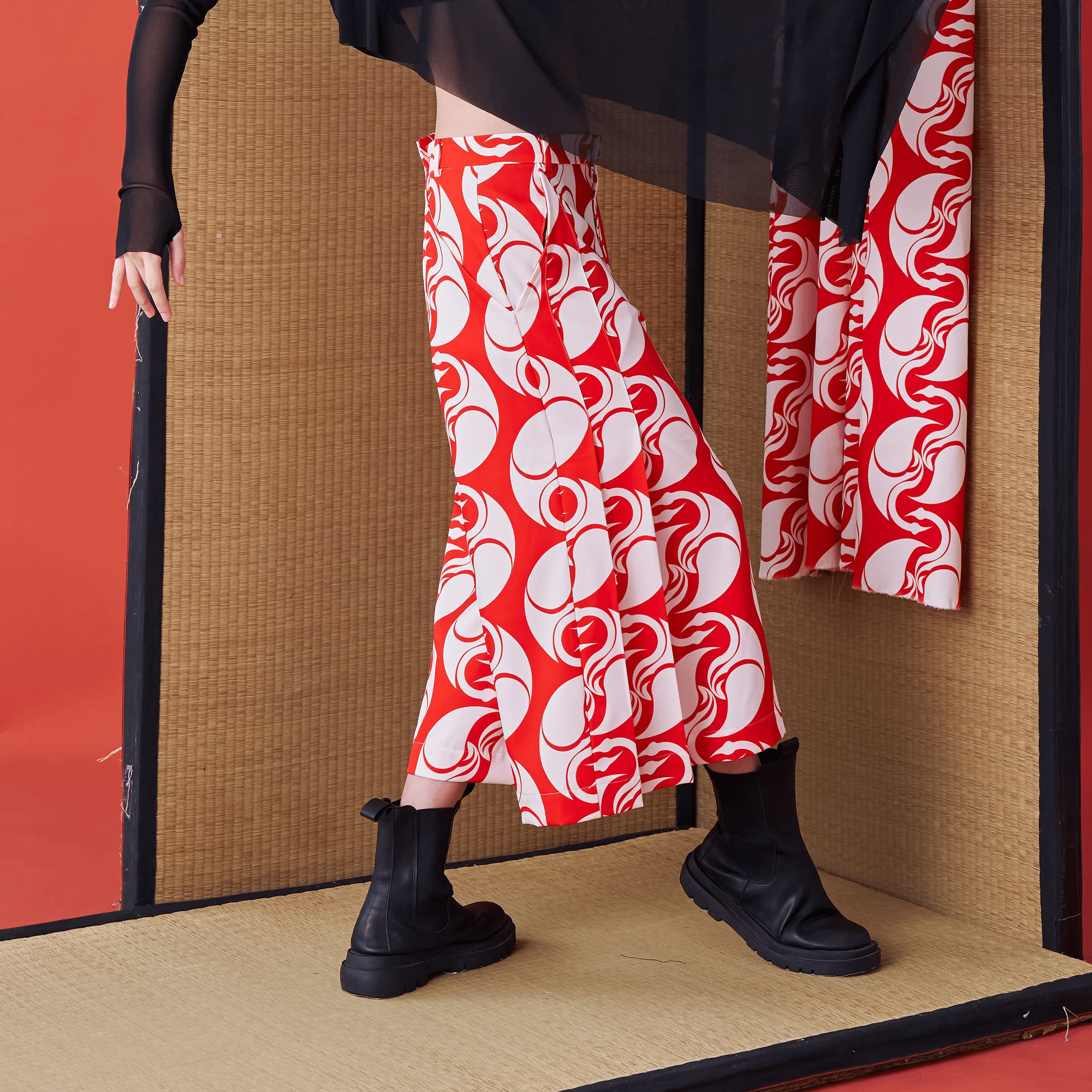 Japanese-style Short Wide-leg Trousers with Back Panel - Avant Gardist