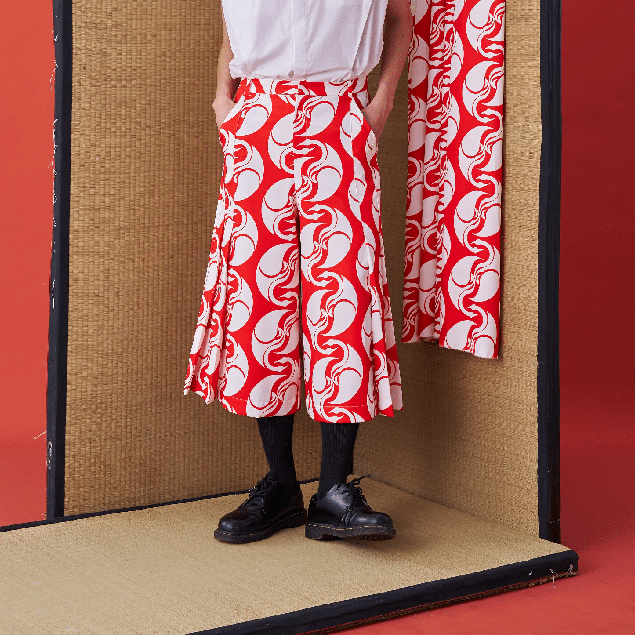 Japanese-style Short Wide-leg Trousers with Back Panel - Avant Gardist