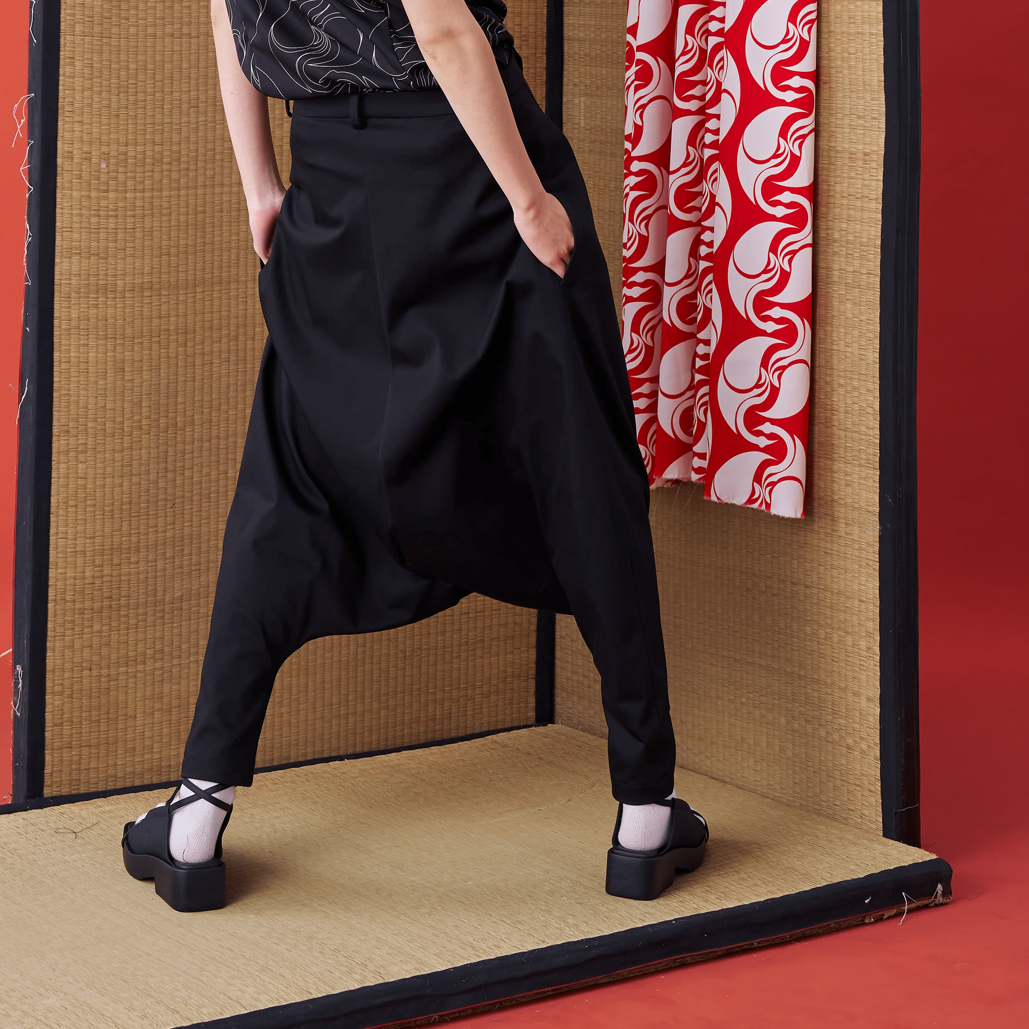 Deconstructed Low-rise Pants - Avant Gardist