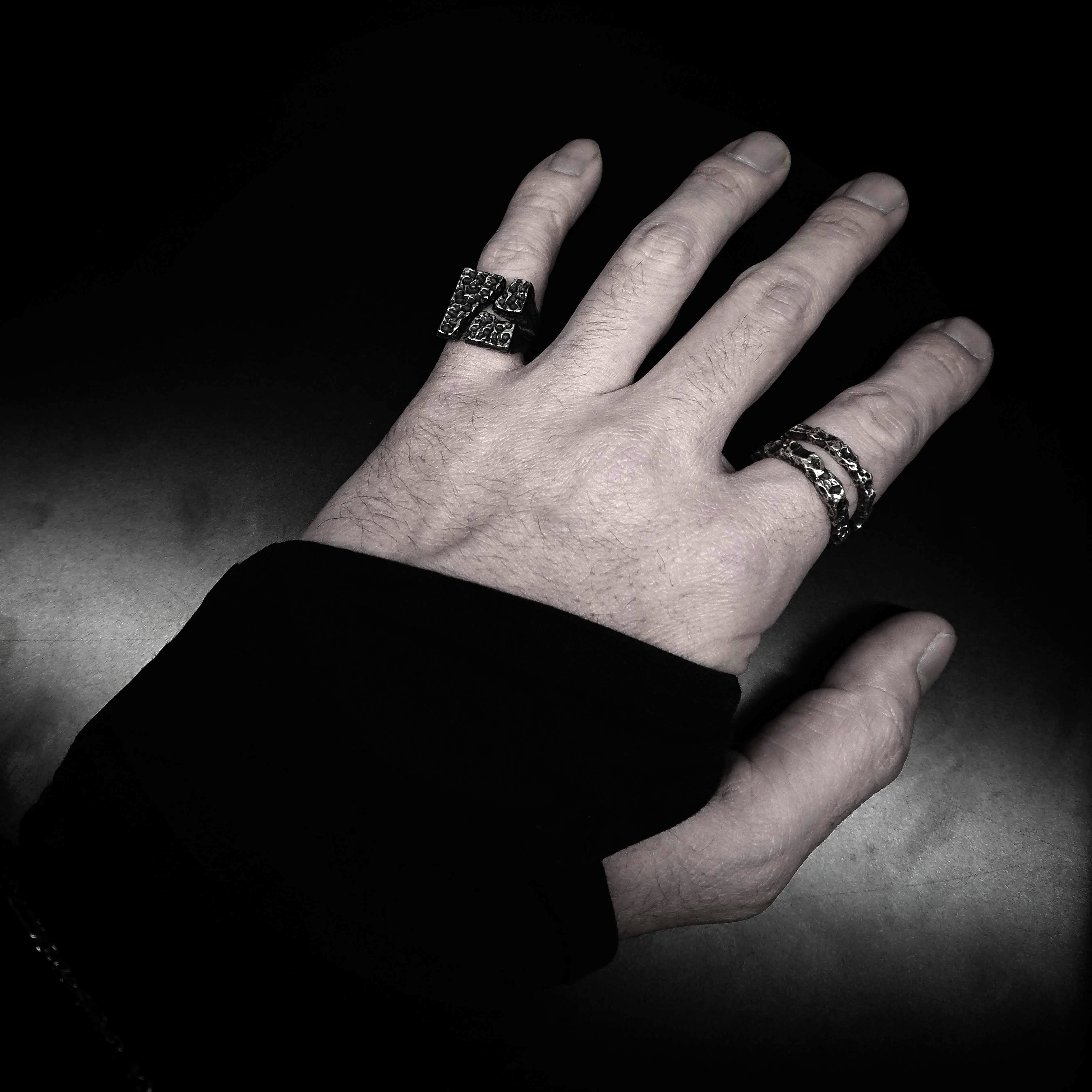 weathering - Square sterling silver signet ring - Avant Gardist