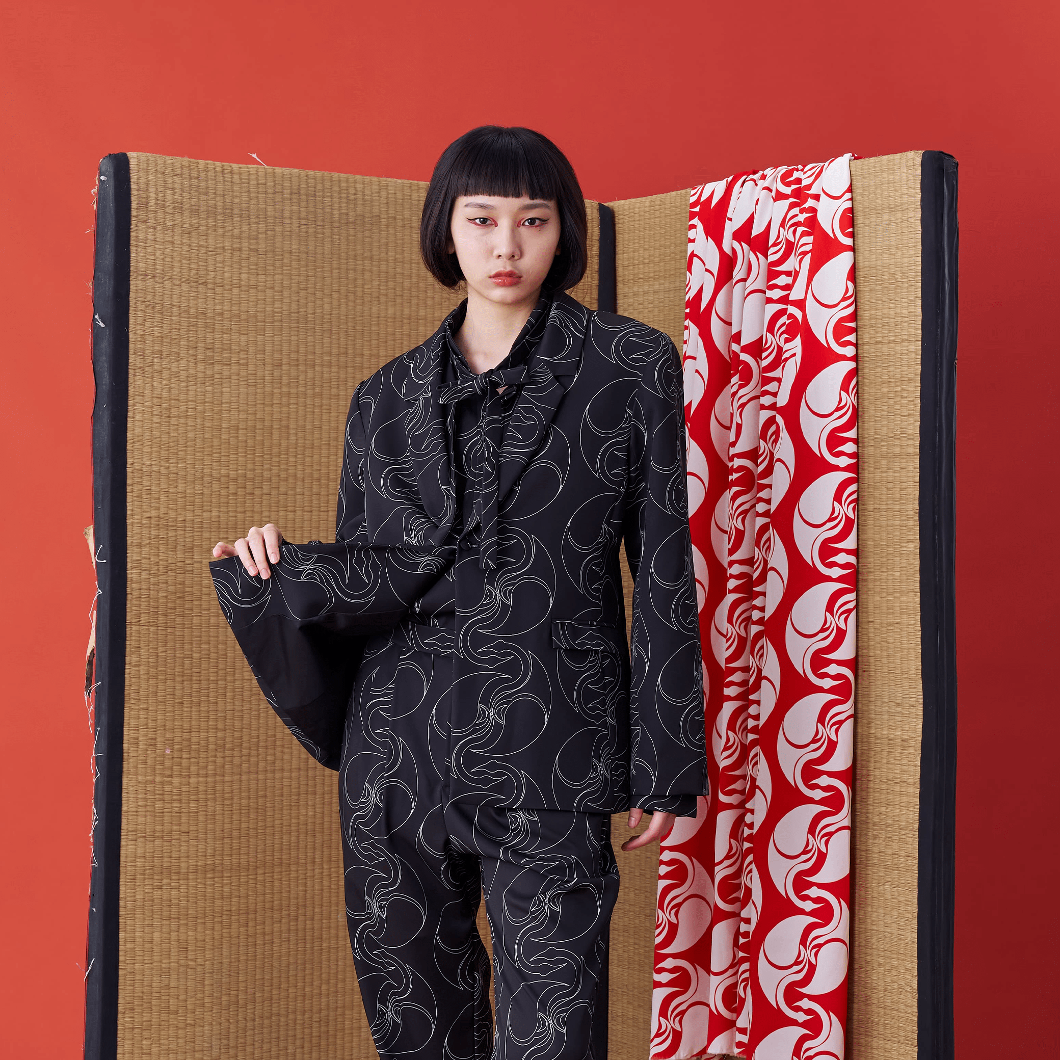 Japanese Crest White Crane Print Suit Jacket