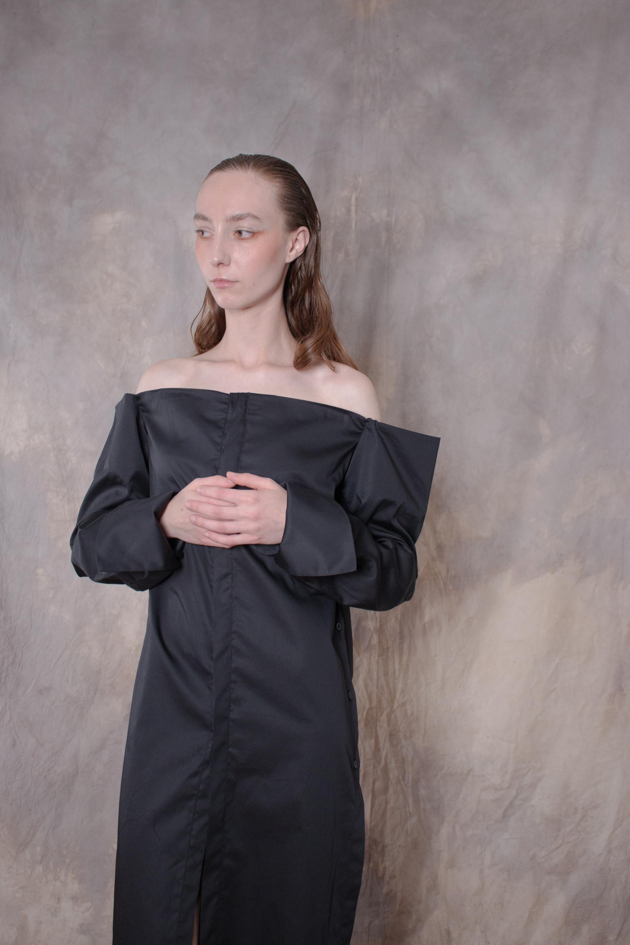 Elongated Cropped Black Cotton Shirt - Avant Gardist