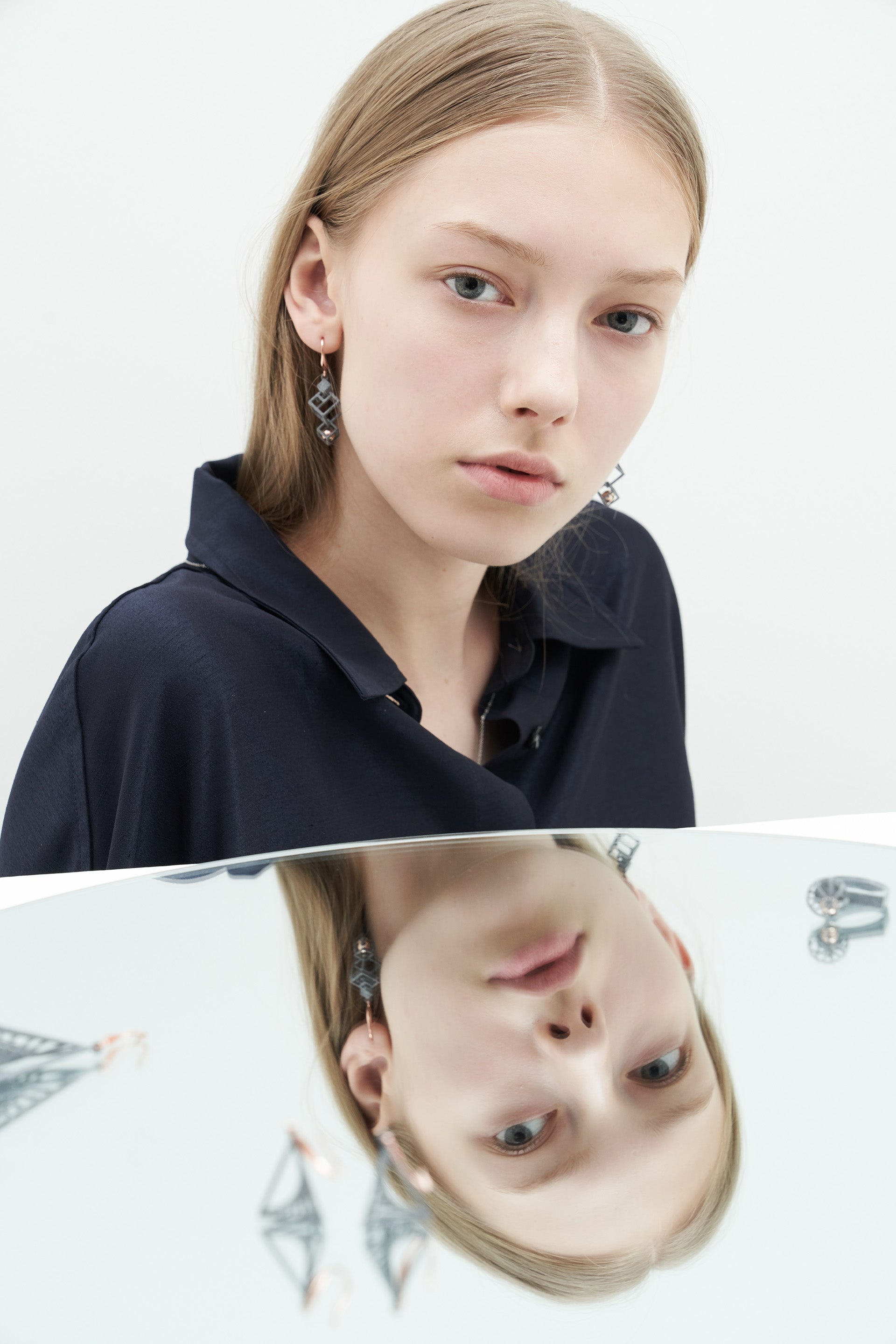 Infinity Art Series - Movable ball in boxes earrings (GREY)