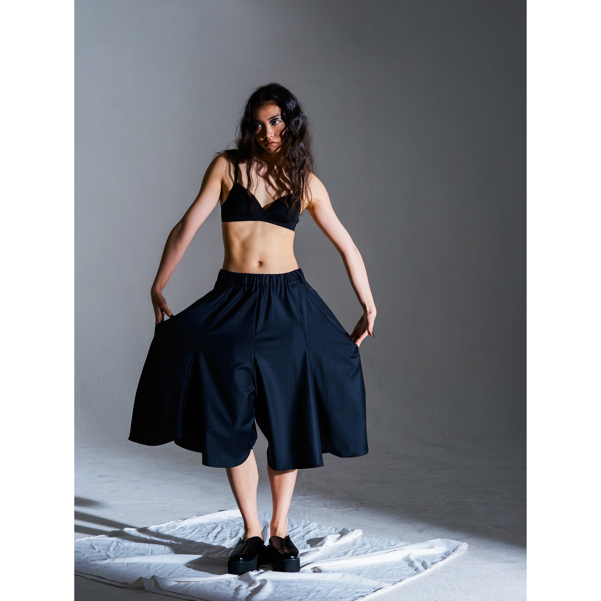 DRAPED SHORTS (PINSTRIPE)