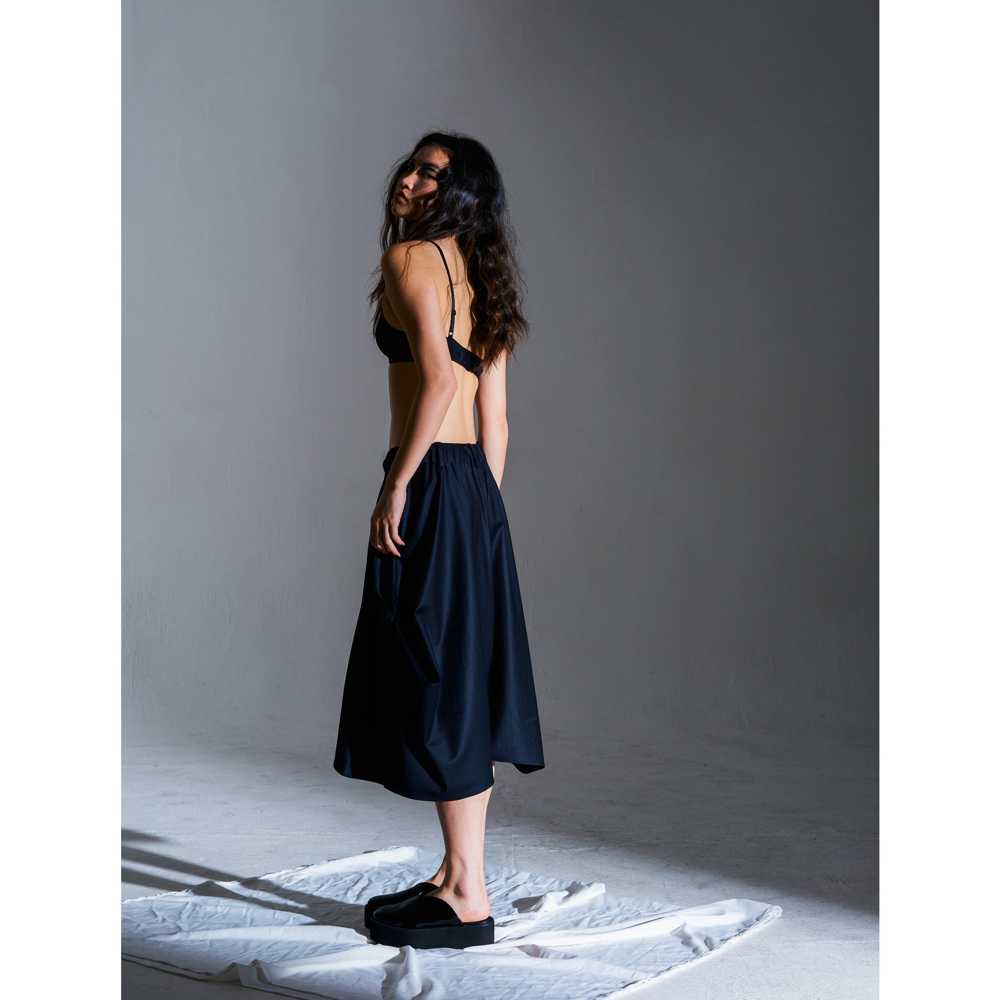 DRAPED SHORTS (PINSTRIPE)