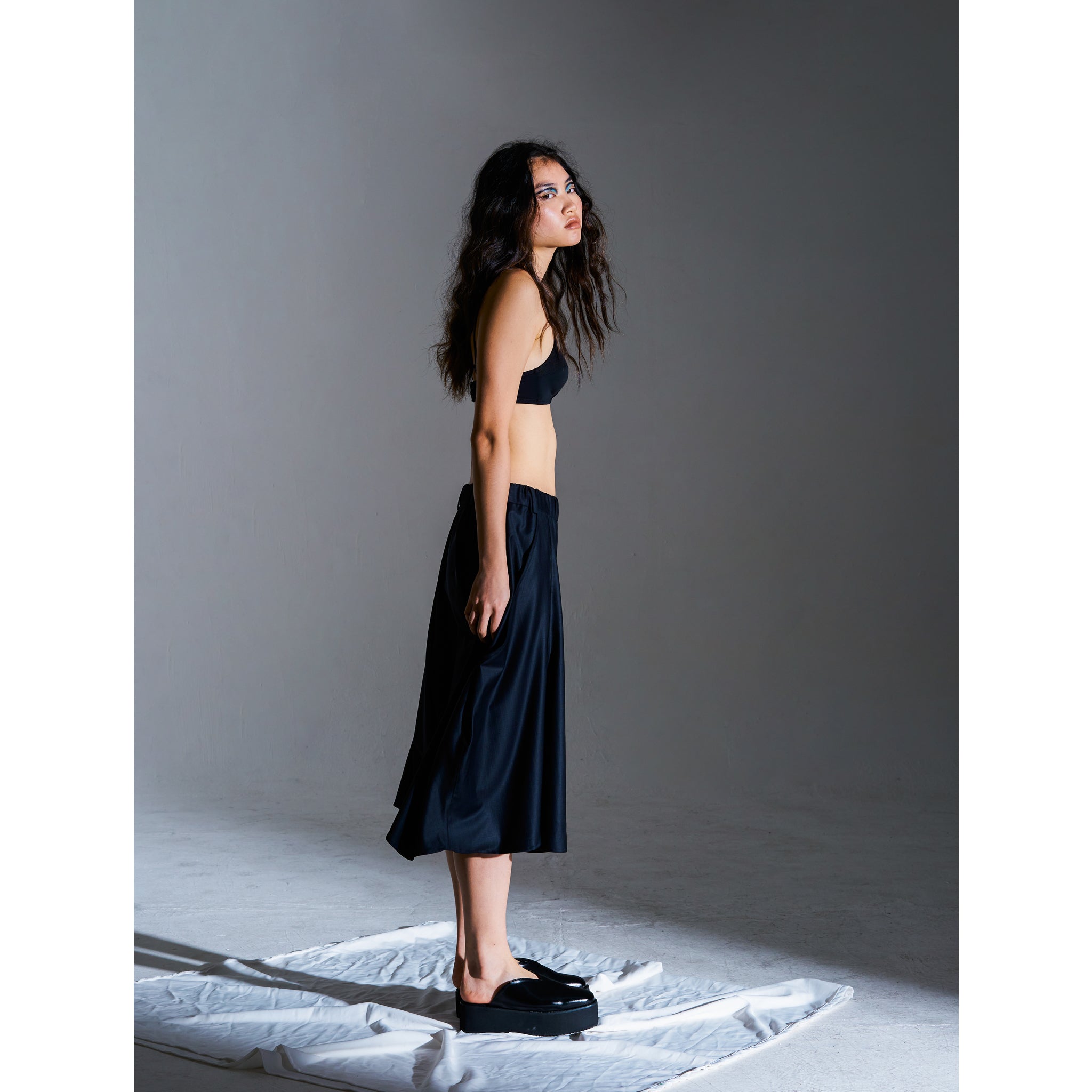 DRAPED SHORTS (PINSTRIPE)
