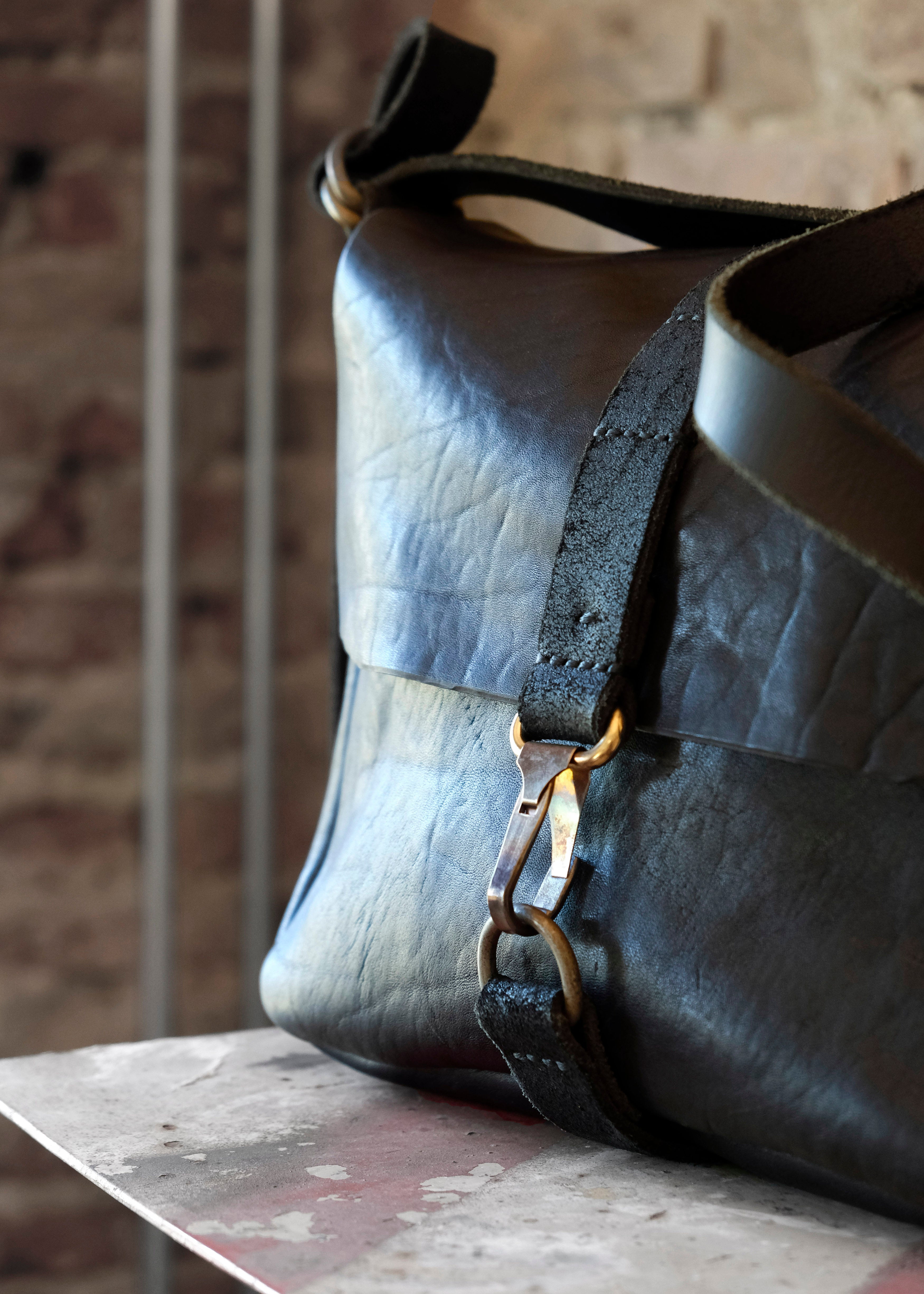 BELLA BRIEFCASE BAG - WINNIE WITT x 0.hide