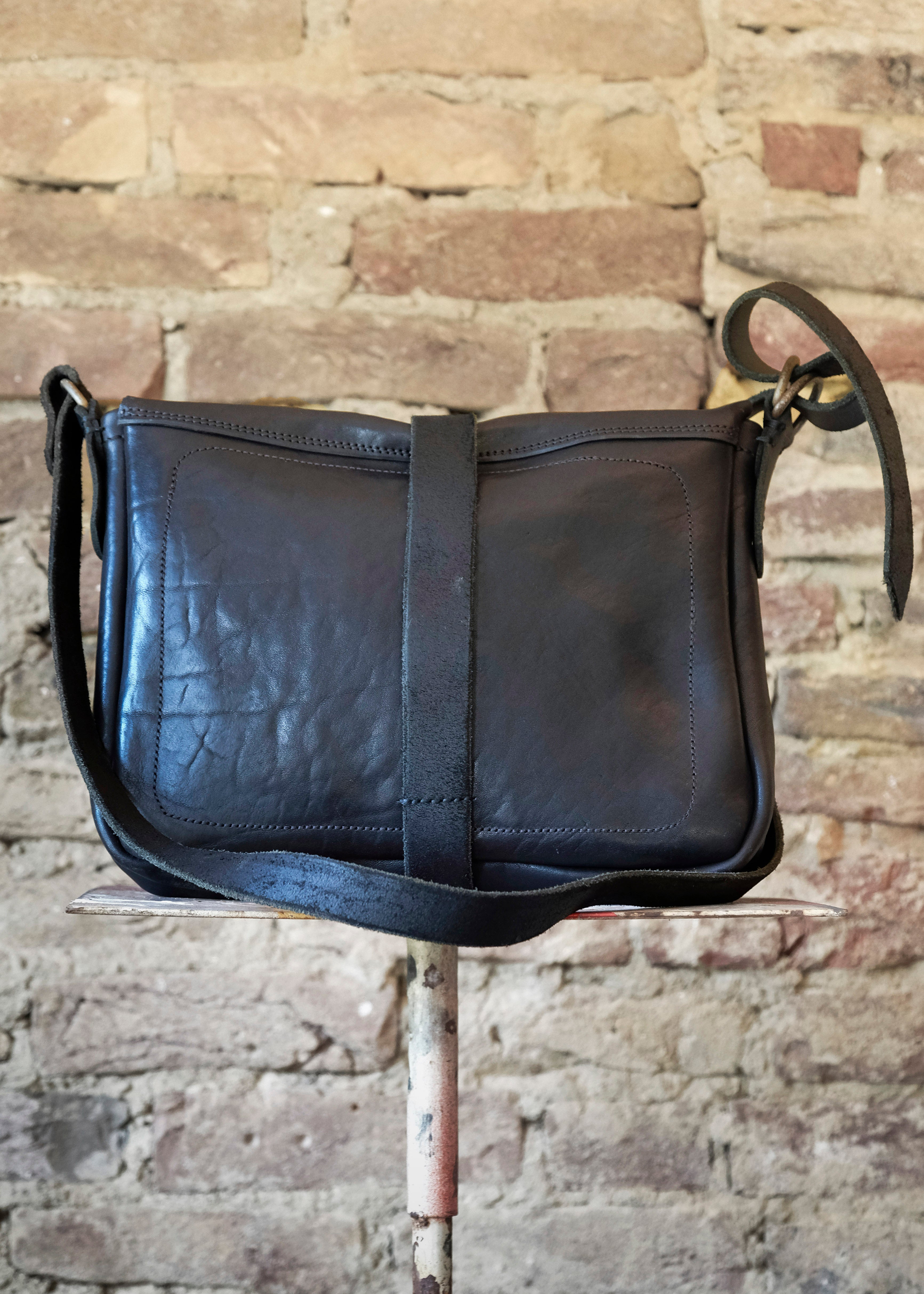 BELLA BRIEFCASE BAG - WINNIE WITT x 0.hide