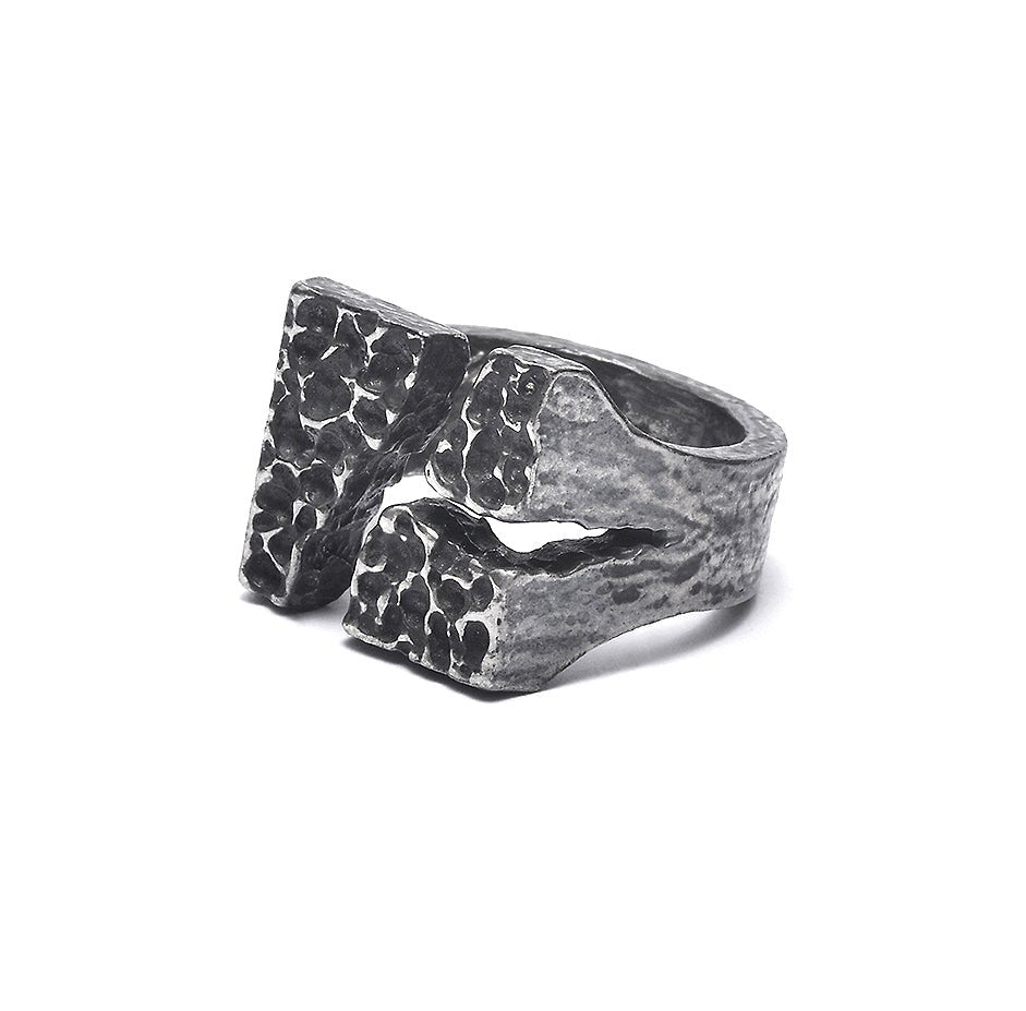 weathering - Square sterling silver signet ring - Avant Gardist