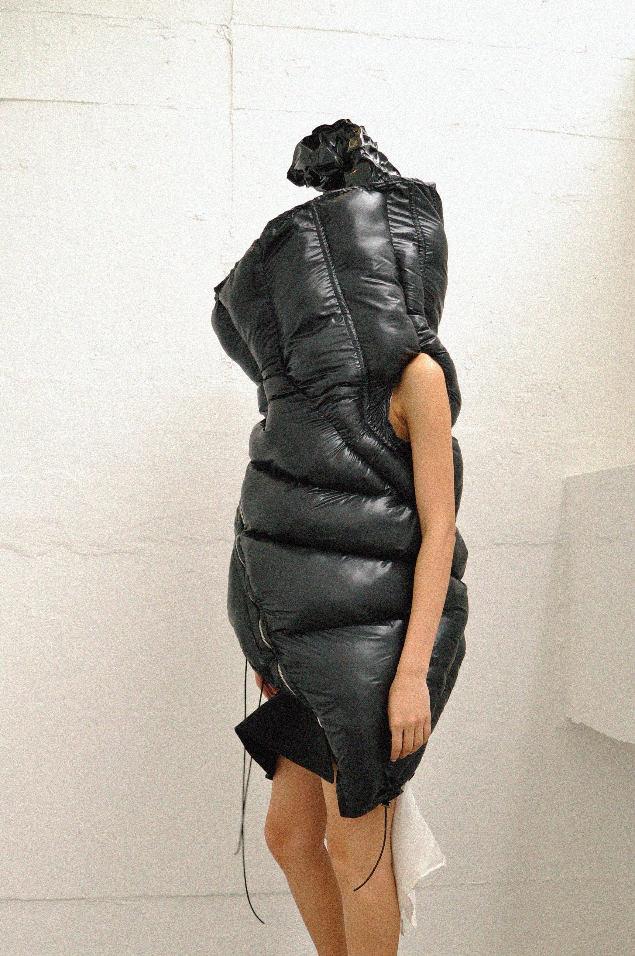 HOODED PUFFER VEST - Avant Gardist