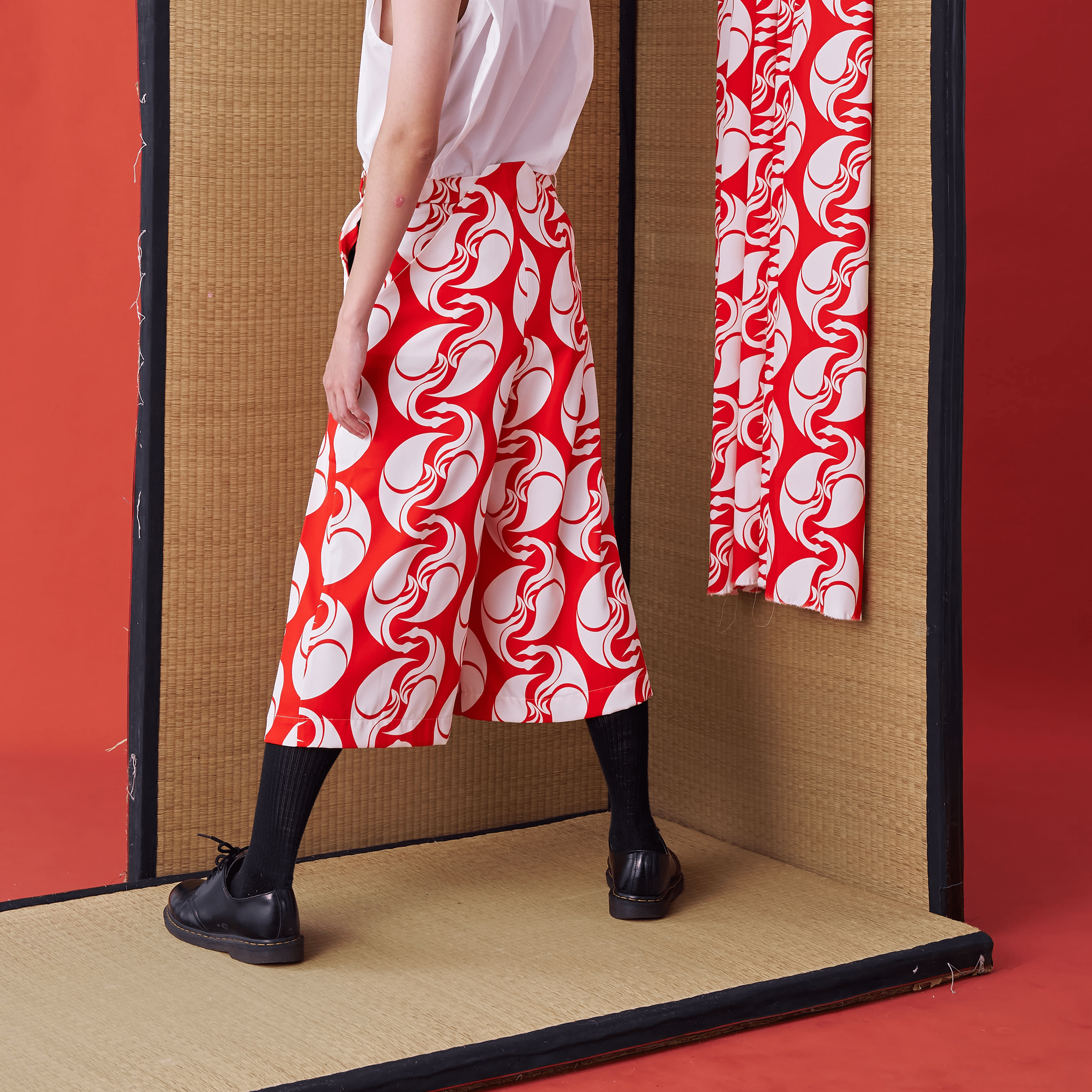 Japanese-style Short Wide-leg Trousers with Back Panel - Avant Gardist