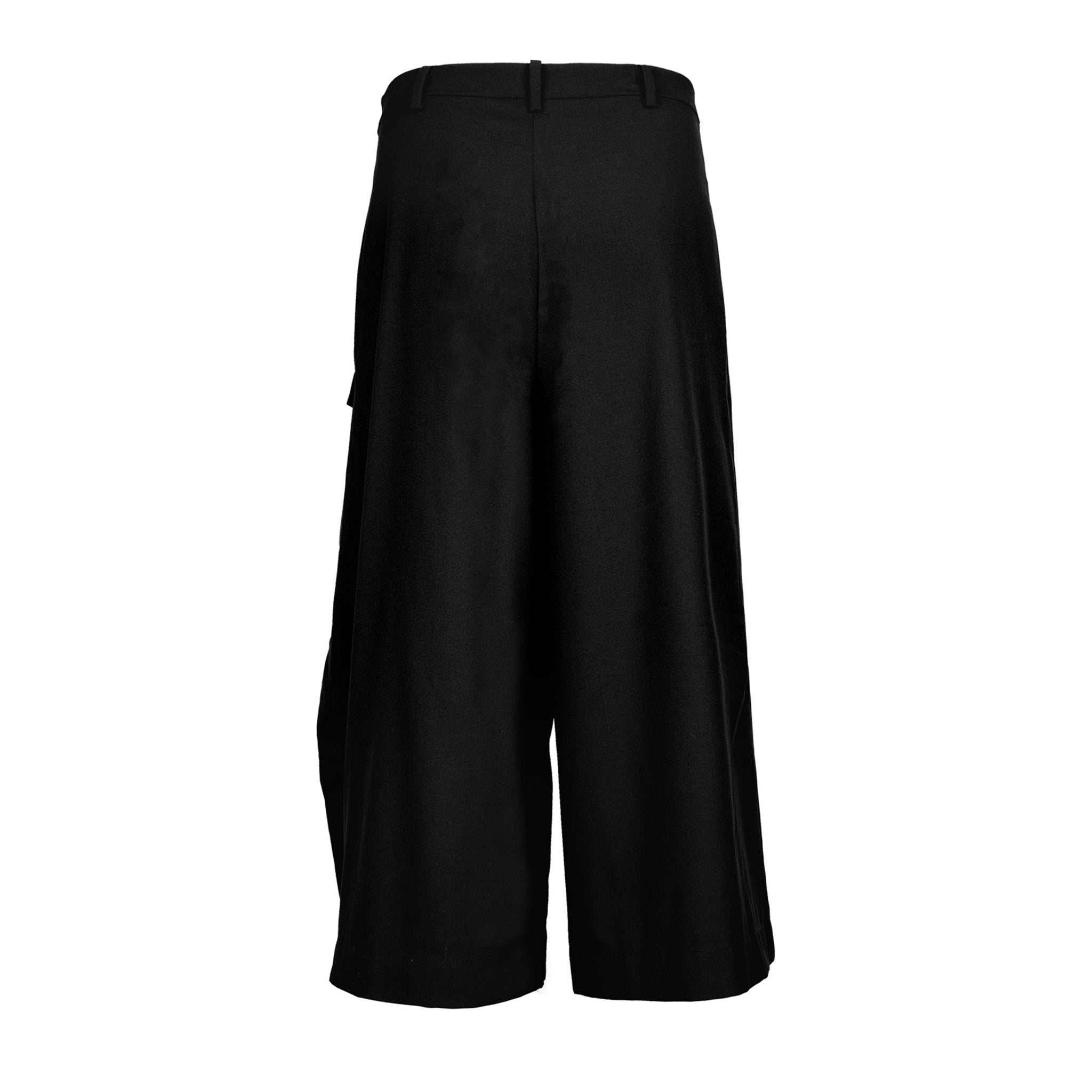 Trendsetting Style: Deconstructed Japanese Wide Shorts