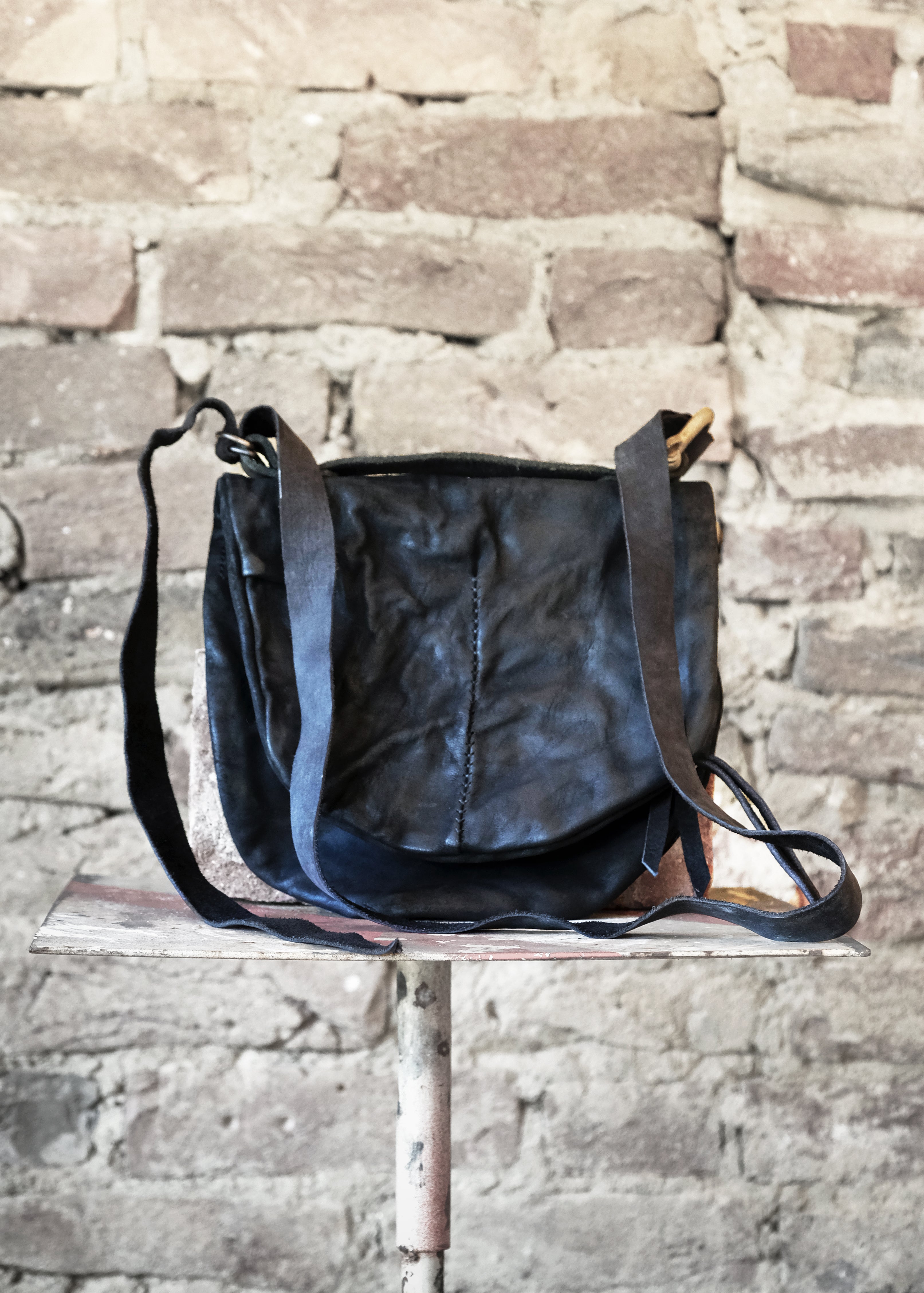 SOFIE LEATHER FOLDED BAG - WINNIE WITT x 0.hide - Avant Gardist