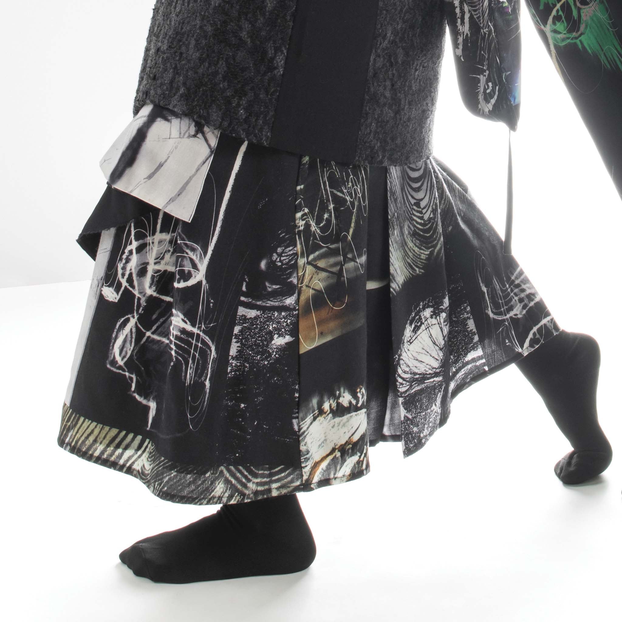 SOUND-WAVE PRINTS SKIRT